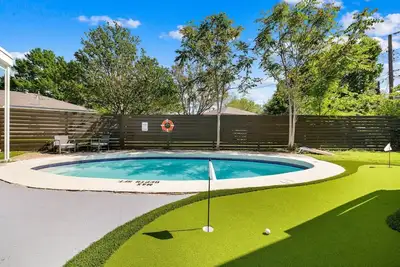 Luxe 5br -Pool/Firepit/Mini Golf near State Fair