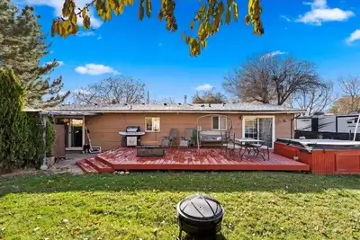 Image de The Haven - Spacious Custom Home In Boise by RedAwning