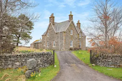 Image de Colaboll Farmhouse is located in a quiet area outside of Lairg with spectacular views.