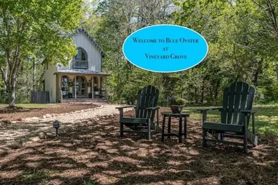 Image de Peaceful cottage in the quaint Town of Irvington!