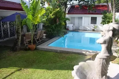 Image de House in Bf Homes Int. w/ Pool and Jacuzzi
