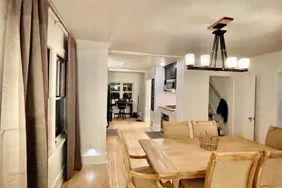 Image de 1910 Classic Beauty With All The Modern Amenities.