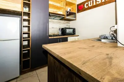 Image de Serendipity Unit 2 | 300m to beach | Pool + WiFi