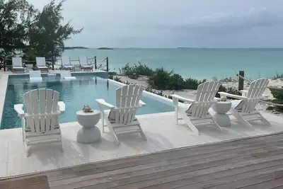 Image de Ciesta Sands- Beachfront Luxury Villa on Tropic of Cancer Beach