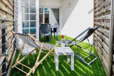 Capbreton Résidence du Centre. Joli studio rénové avec coin nuit terrasse et parking privé