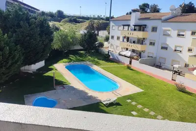 Image de Large Apartment Pool View Central location