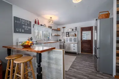 Image de The Bigfork Riverside Retreat - No Cleaning Fee!