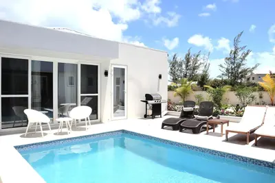 Image de Chic Getaway Modern Villa/pool, nearby Sunset beach, June Spl. Discount