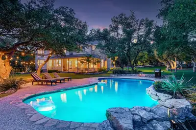 Image de \"Luxurious Moya's ranchette \" mini horses, heated pool, games