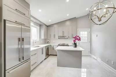 Image de Brossard renovated house