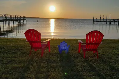 Image de Lake front property on main body of the lake, we still have water! With Game Room!