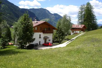Image de Appartement de vacances \"Cësa Gravina Jubas\" avec vue montagne, jardin et Wi-Fi