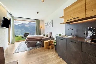 Image de Appartement de vacances 'Paflur Lodges Lärchenduft' avec vue sur les montagnes, jardin et Wi-Fi