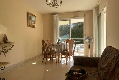 Image de Appartement 2p à Juan les Pins : emplacement idéal, parking, terrasses, proche plage et commerces