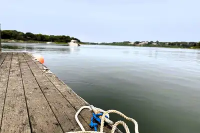 Image de Seaside Escape-Art-filled 2 Bd on Cove w/Dock Access