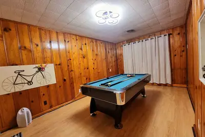 Image de Fully remodel, A pool table, Riverside, The Gathering Place and Brookside. . .
