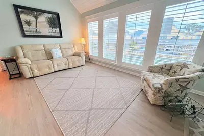Image de 3br Lake Villa Near Private Beach + Golf