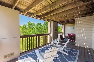 Image de Peaceful 2 bed 2bath condo with Amazing deck next to Silver Dollar City! ! !