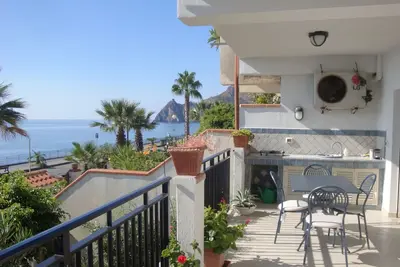 Image de SEAfront Panoramic Terrace, Free Parking & Beach,