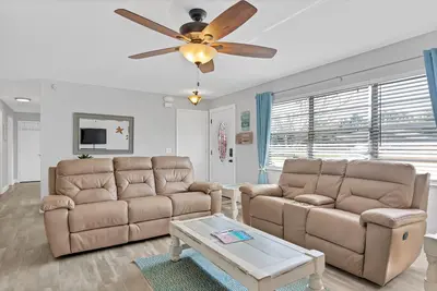 Image de Sebastian Favorite - Cozy Home Near Beaches and Riverfront - Snowbirds Welcome!