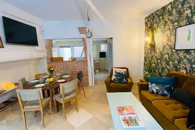 Image de chez Brigitte, maison de ville en pan de bois, cour intérieure