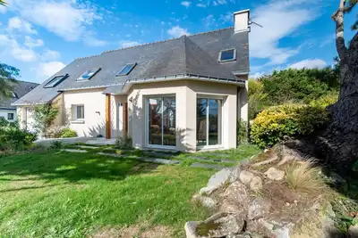 Image de Villa avec piscine chauffée et jardin - 5 min de la mer par Groom*