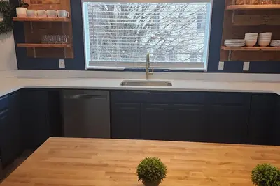 Image de Large open concept Apartment in downtown Waterville. Completely renovated