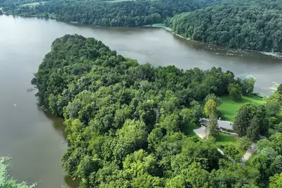 Image de Secluded & Fancy Lake House. Free kayaks & canoe!