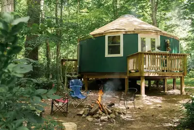 Image de Jp's Waterfront Yurt with Heating, Cooling & Wifi  /  Glamping on the River