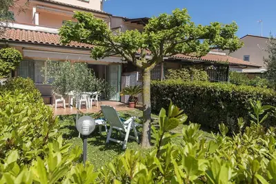 Image de M355 - Marcelli, fully equipped two-room apartment with garden