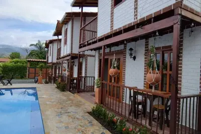 Image de Cozy country retreat close to the mountains.