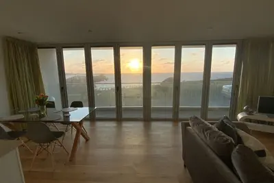 Image de Comfortable Modern Cliff-top Apartment With Stunning sea Views