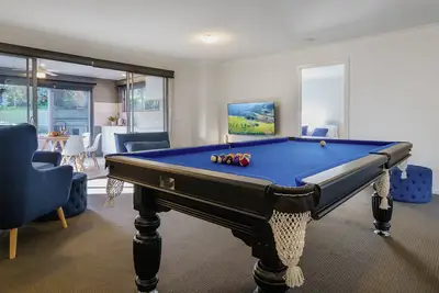 Image de All Seasons Family Retreat with Spa & Pool table