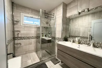 Image de T4 avec terrasse donnant sur un parc, à 10 min à pied des plages