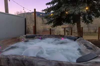 Image de 20 minutes to Monarch w/ Hot Tub & Game Room!