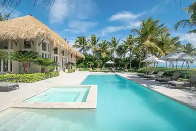 Image de La Guappa - ocean front luxury villa with full staff in golf and beach resort