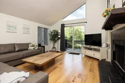 Image de Tranquility with Hot Tub! 5 min walk to beach