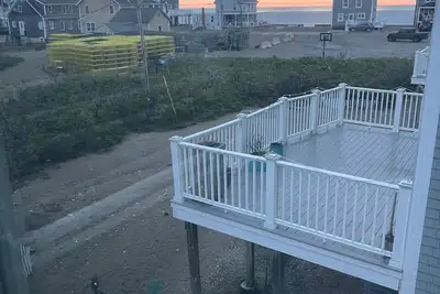 Image de Beach House, within a walk to lighthouse, town and 2 beaches!