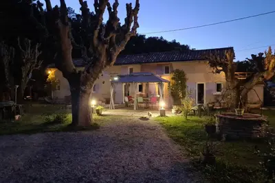 Image de Maison avec rivière, piscine chauffée, Spa, Sauna, terrain de boules, baby-foot