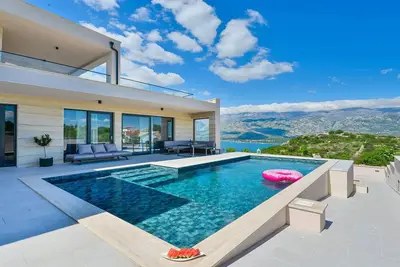 Image de Villa Zariva with pool and panoramic mountain and sea view