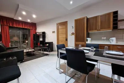 Image de Spacious Two Bedroom Apartment with a patio and Jacuzzi