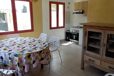 Image de Au Bonheur du Sud  piscine hors sol, jardin clôturé, garage