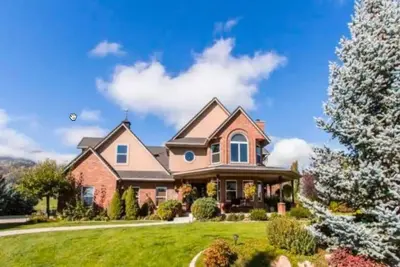 Image de Eden View Home - Perfect for Families w/Spa