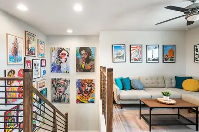 Image de Gorgeous home minutes from F1, Airport & Downtown Austin!