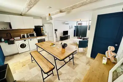 Image de Maison de ville avec jardin, entièrement climatisée!