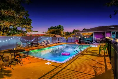 Image de The Good Vibez House! Mini Golf Course, Heated Pool, Hot Tub, Game Room, Angel Wing
