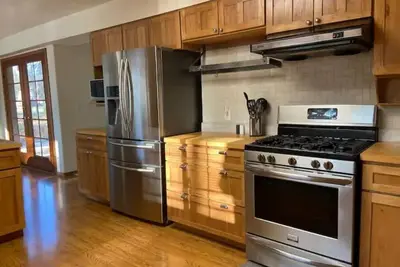 Image de Home in the heart of Kenai on 2 wooded acres across from city park!