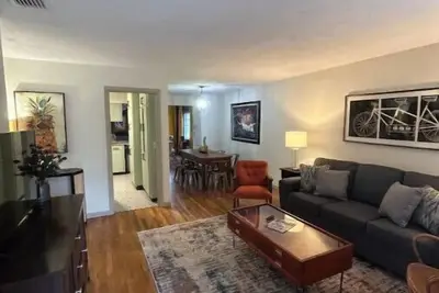 Image de Forever Young Place Bungalow!