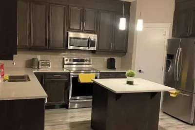 Image de Exquisite 3br House With Modern Amenities + Close Access to Airport and Town!