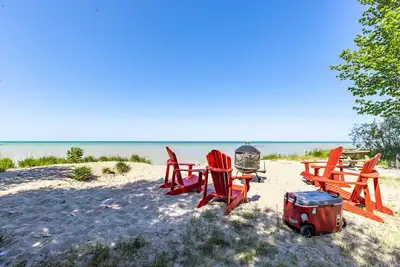 Image de Point Clark Waterfront log Cabin